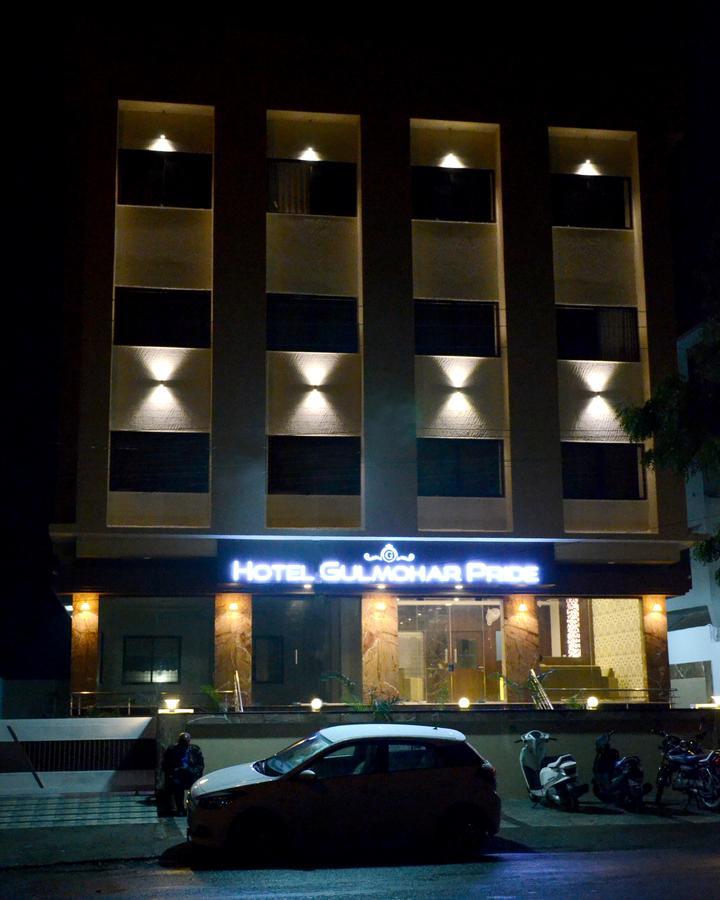 Hotel Gulmohar Pride Ahmednagar Buitenkant foto