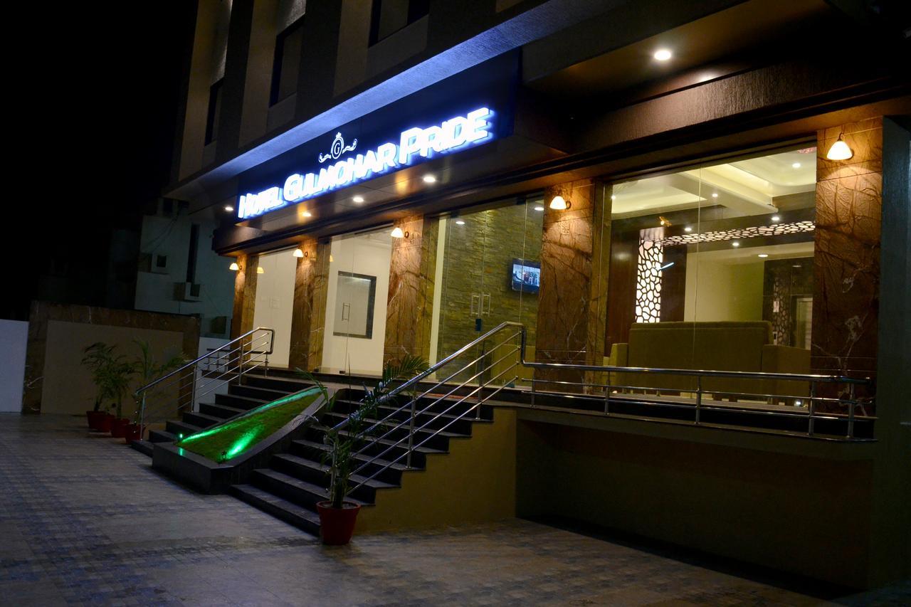 Hotel Gulmohar Pride Ahmednagar Buitenkant foto